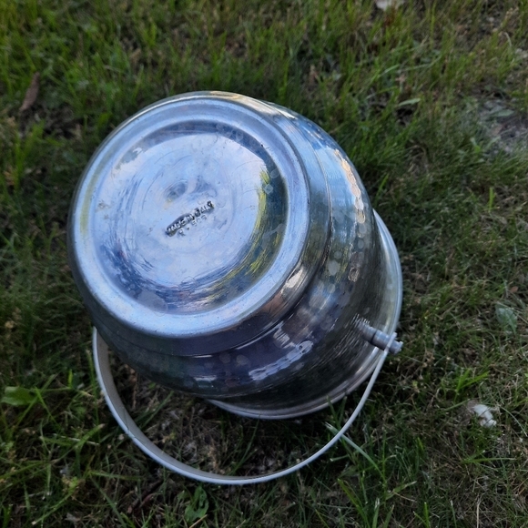 Vintage MCM Italian hammered aluminum silver metal ice bucket with tongs - Picture 13 of 15